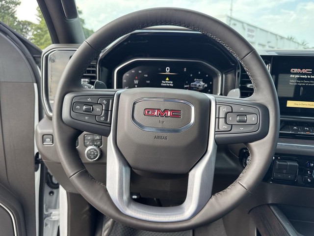 GMC Sierra 1500 Vehicle Full-screen Gallery Image 14