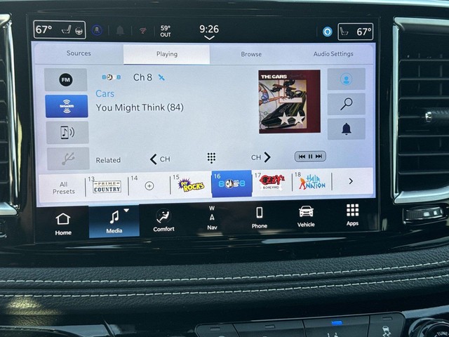 Chrysler Pacifica Vehicle Full-screen Gallery Image 17