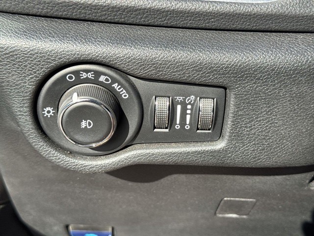 Chrysler Pacifica Vehicle Full-screen Gallery Image 22