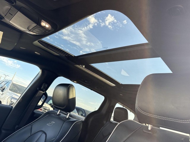 Chrysler Pacifica Vehicle Full-screen Gallery Image 23
