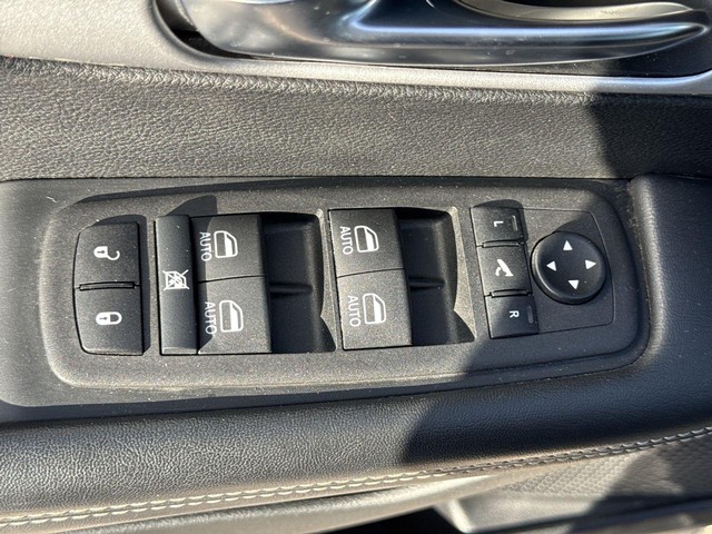 Chrysler Pacifica Vehicle Full-screen Gallery Image 28