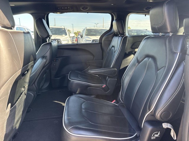 Chrysler Pacifica Vehicle Full-screen Gallery Image 29