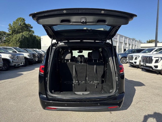 Chrysler Pacifica Vehicle Full-screen Gallery Image 30