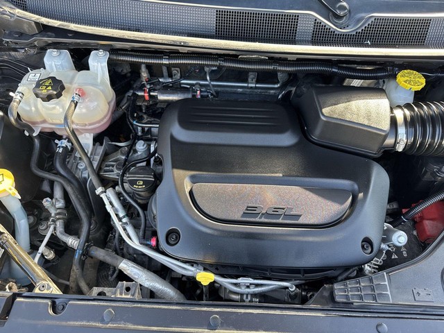 Chrysler Pacifica Vehicle Full-screen Gallery Image 34