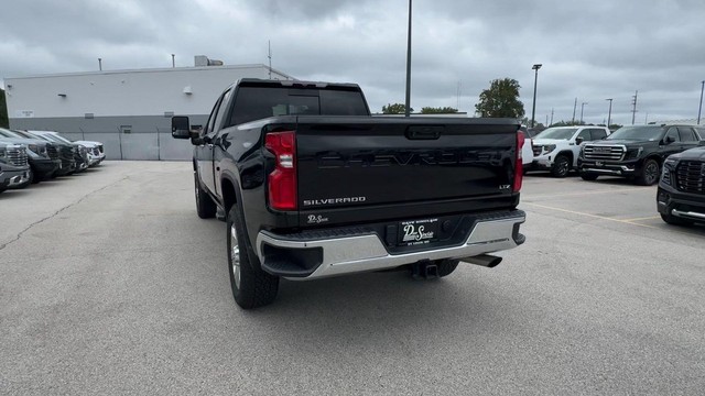 Chevrolet Silverado 2500HD Vehicle Full-screen Gallery Image 10