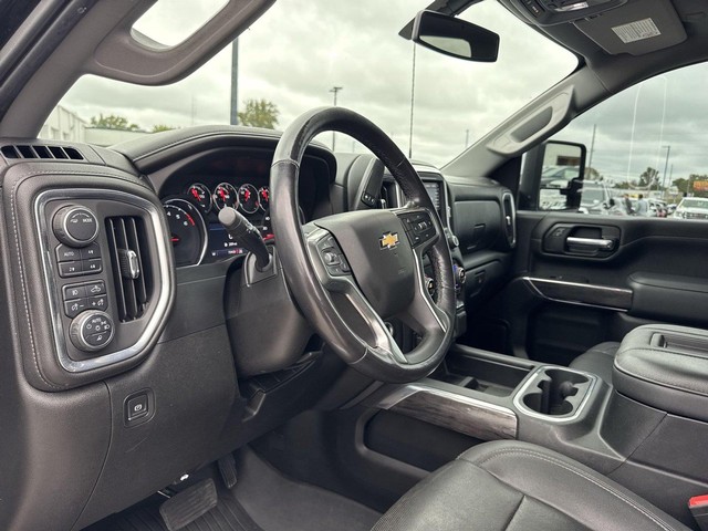 Chevrolet Silverado 2500HD Vehicle Full-screen Gallery Image 13
