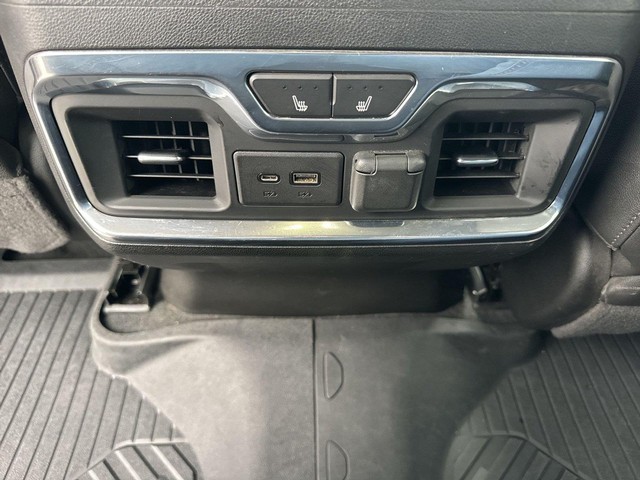 Chevrolet Silverado 2500HD Vehicle Full-screen Gallery Image 25