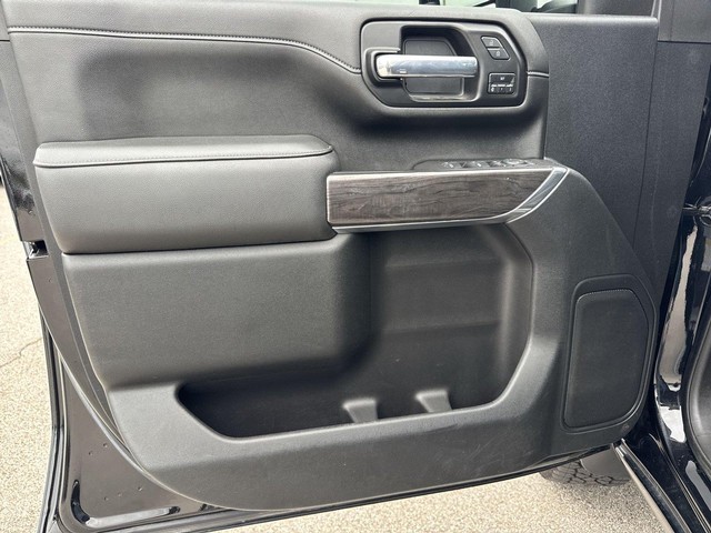 Chevrolet Silverado 2500HD Vehicle Full-screen Gallery Image 26