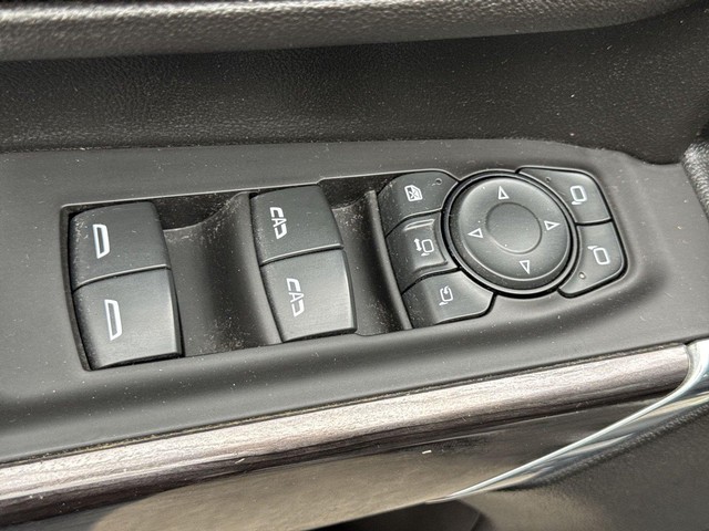 Chevrolet Silverado 2500HD Vehicle Full-screen Gallery Image 27