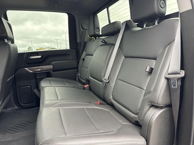 Chevrolet Silverado 2500HD Vehicle Full-screen Gallery Image 28