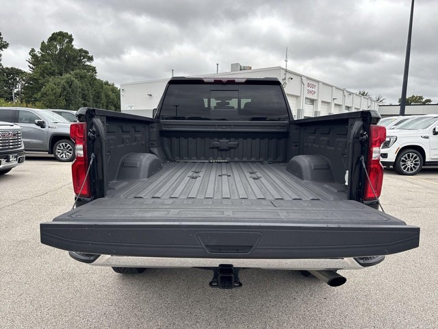 Chevrolet Silverado 2500HD Vehicle Full-screen Gallery Image 29