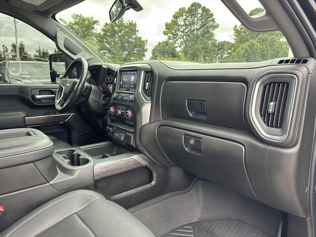Chevrolet Silverado 2500HD Vehicle Full-screen Gallery Image 32