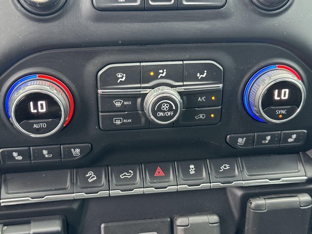 Chevrolet Silverado 2500HD Vehicle Full-screen Gallery Image 38