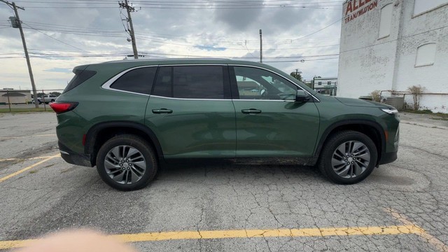 Buick Enclave Vehicle Full-screen Gallery Image 02