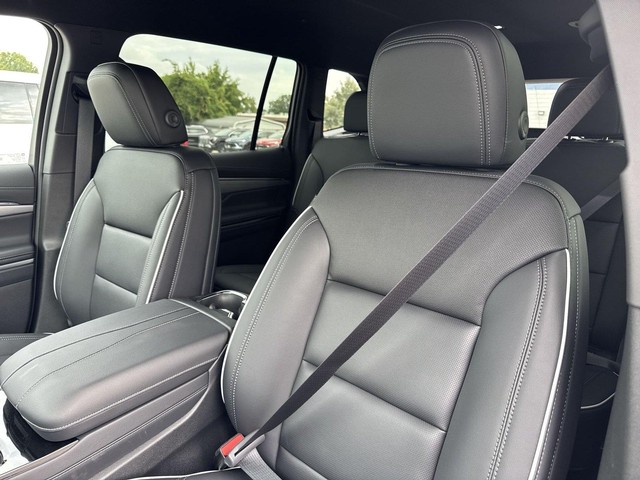 Buick Enclave Vehicle Full-screen Gallery Image 11