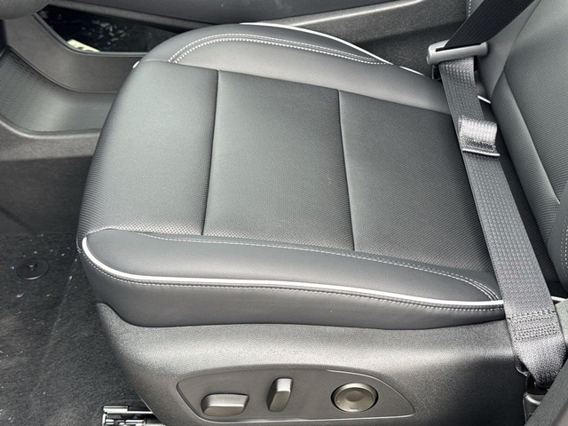 Buick Enclave Vehicle Full-screen Gallery Image 12