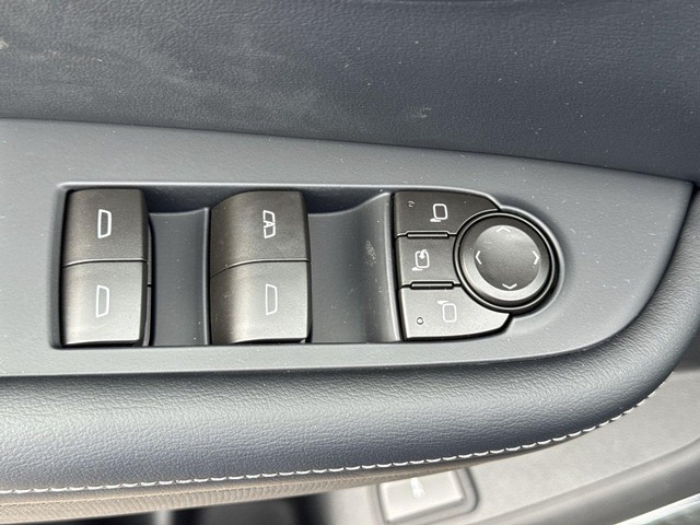 Buick Enclave Vehicle Full-screen Gallery Image 13