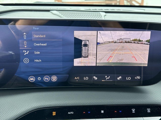 Buick Enclave Vehicle Full-screen Gallery Image 17
