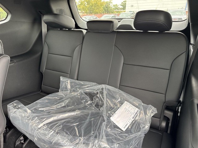 Buick Enclave Vehicle Full-screen Gallery Image 23