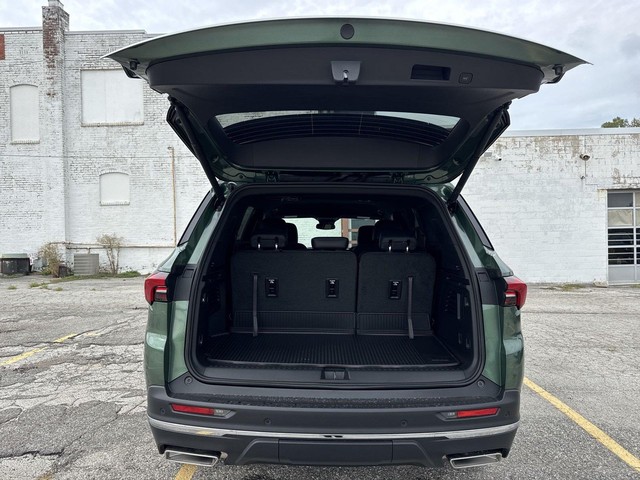 Buick Enclave Vehicle Full-screen Gallery Image 24