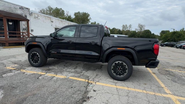 GMC Canyon Vehicle Full-screen Gallery Image 07