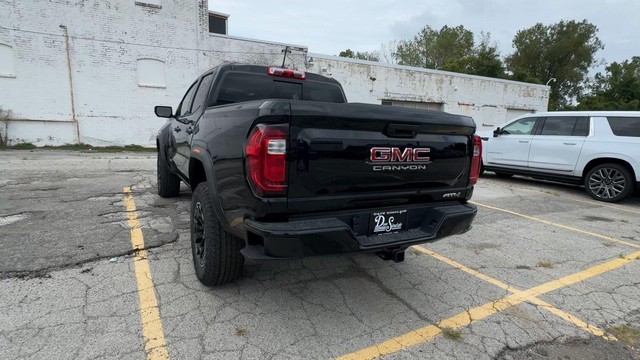 GMC Canyon Vehicle Full-screen Gallery Image 08