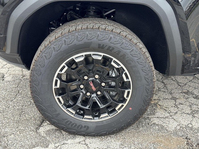 GMC Canyon Vehicle Full-screen Gallery Image 10