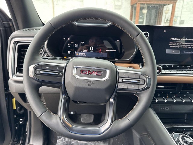 GMC Canyon Vehicle Full-screen Gallery Image 14