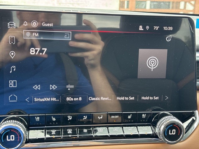 GMC Canyon Vehicle Full-screen Gallery Image 16