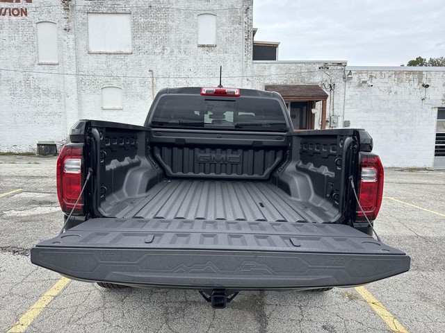 GMC Canyon Vehicle Full-screen Gallery Image 24