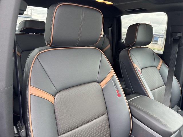 GMC Canyon Vehicle Full-screen Gallery Image 25