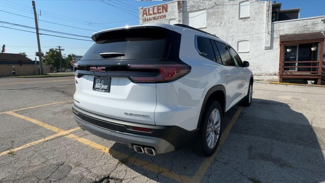 GMC Acadia Vehicle Full-screen Gallery Image 09