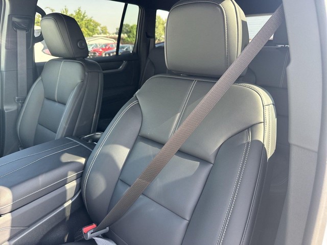 GMC Acadia Vehicle Full-screen Gallery Image 11