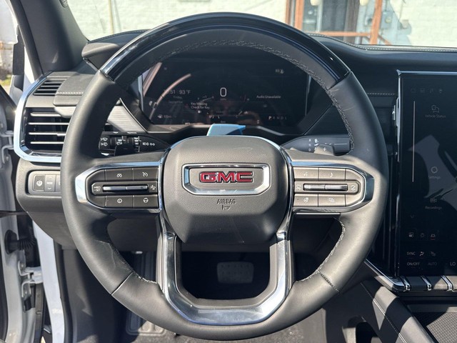 GMC Acadia Vehicle Full-screen Gallery Image 14