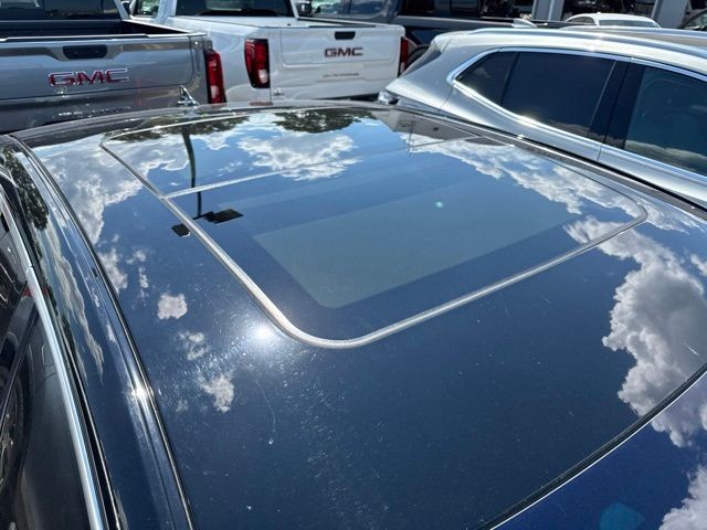 Cadillac XTS Vehicle Full-screen Gallery Image 10