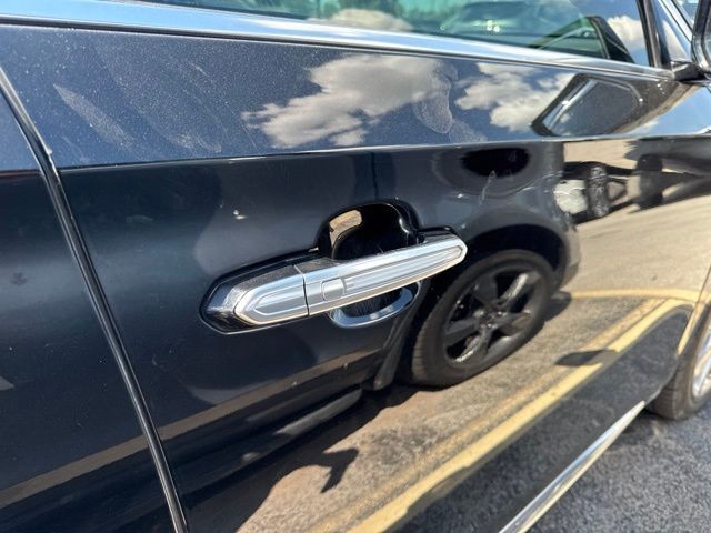 Cadillac XTS Vehicle Full-screen Gallery Image 13