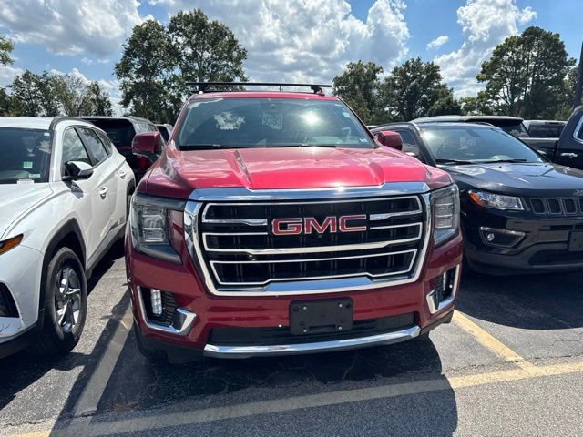 GMC Yukon Vehicle Full-screen Gallery Image 06