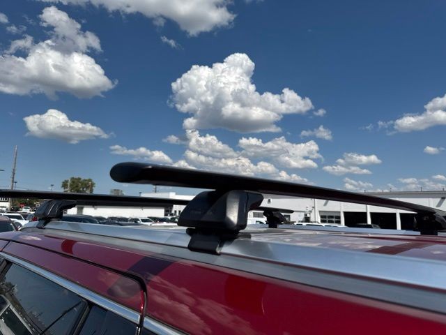 GMC Yukon Vehicle Full-screen Gallery Image 14