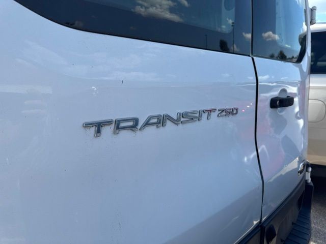 Ford Transit Van Vehicle Full-screen Gallery Image 13