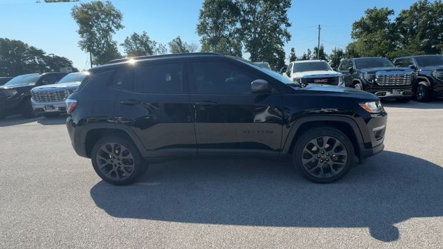 Jeep Compass Vehicle Full-screen Gallery Image 02