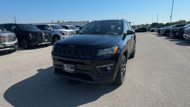 Jeep Compass Vehicle Full-screen Gallery Image 05