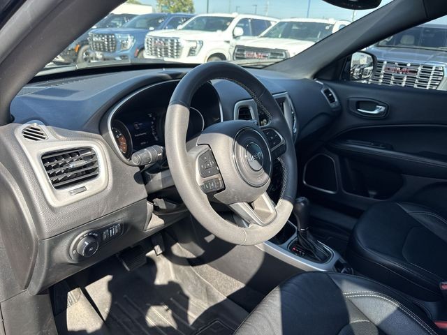 Jeep Compass Vehicle Full-screen Gallery Image 13