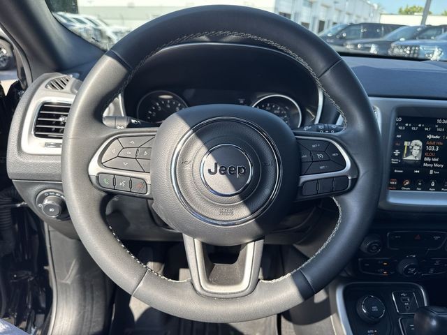 Jeep Compass Vehicle Full-screen Gallery Image 14