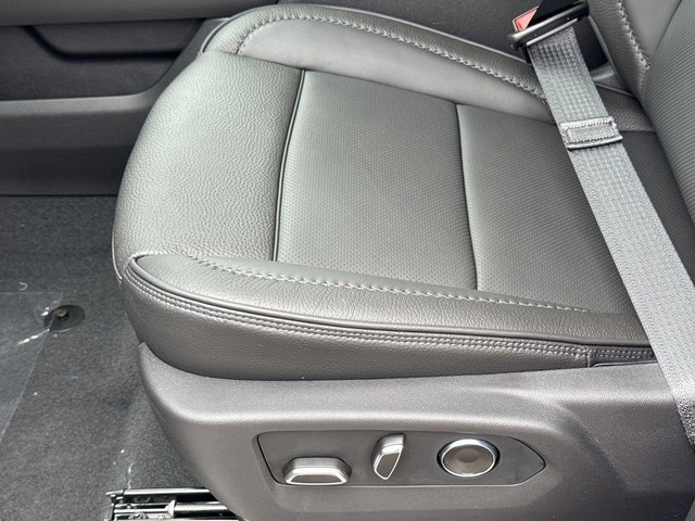 GMC Sierra 1500 Vehicle Full-screen Gallery Image 12