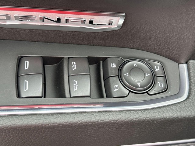 GMC Sierra 1500 Vehicle Full-screen Gallery Image 13