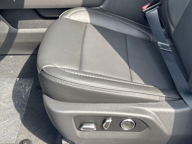 GMC Sierra 1500 Vehicle Full-screen Gallery Image 12