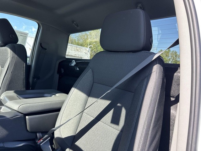 GMC Sierra 2500HD Vehicle Full-screen Gallery Image 11