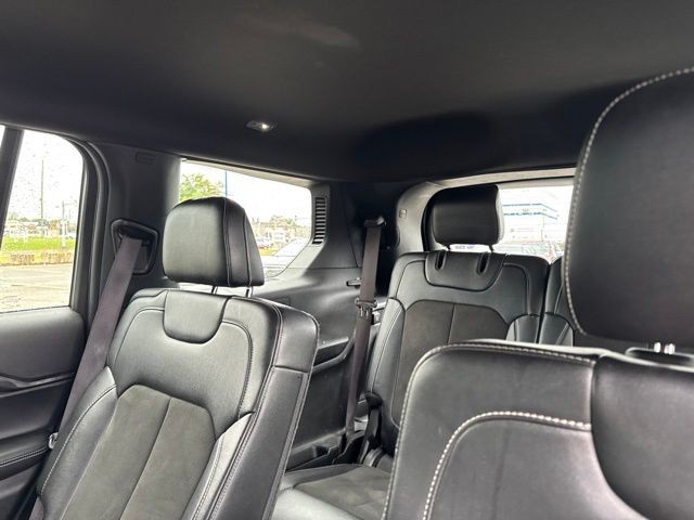 Jeep Grand Cherokee L Vehicle Full-screen Gallery Image 15