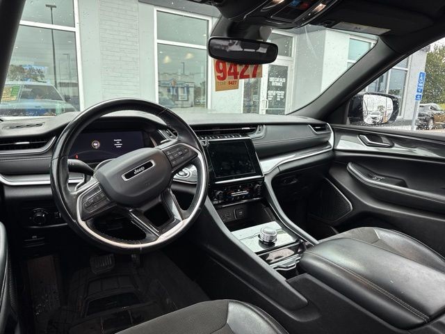 Jeep Grand Cherokee L Vehicle Full-screen Gallery Image 17
