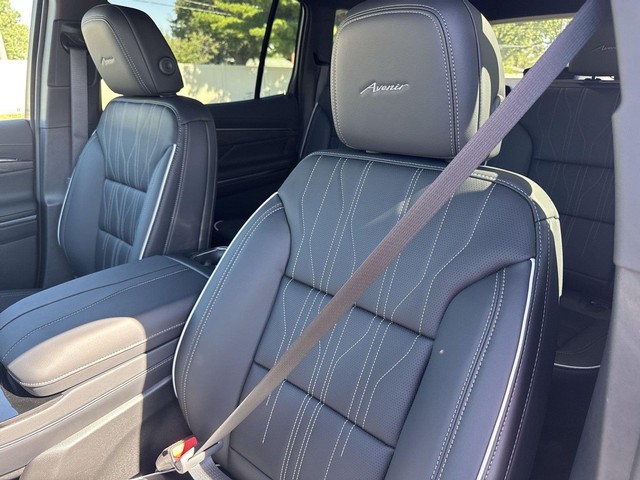 Buick Enclave Vehicle Full-screen Gallery Image 11